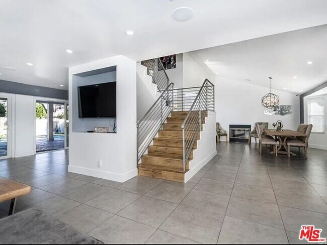 Photo - 6140 Rhodes Ave