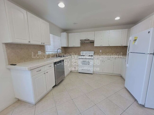 Photo - 210 Goetting Way