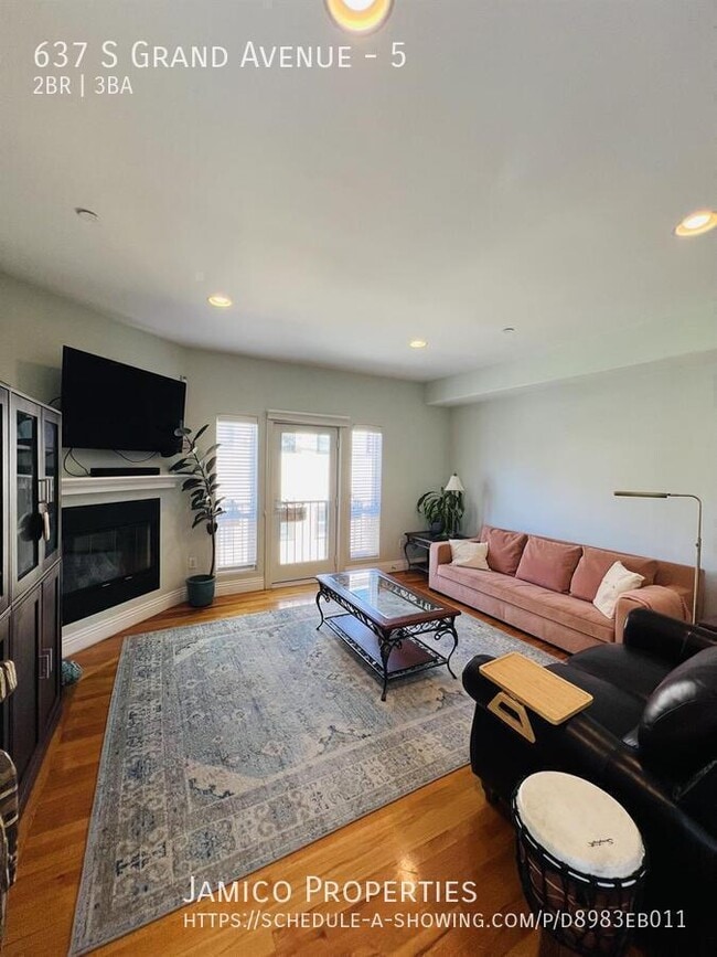 Building Photo - 637 S Grand Ave Unit 5
