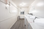 Laundry Facilities - 1495 Peterson Ave