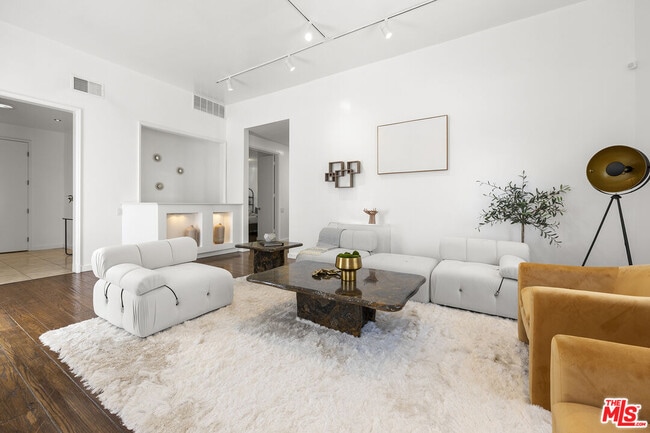 Photo - 245 N Wetherly Dr