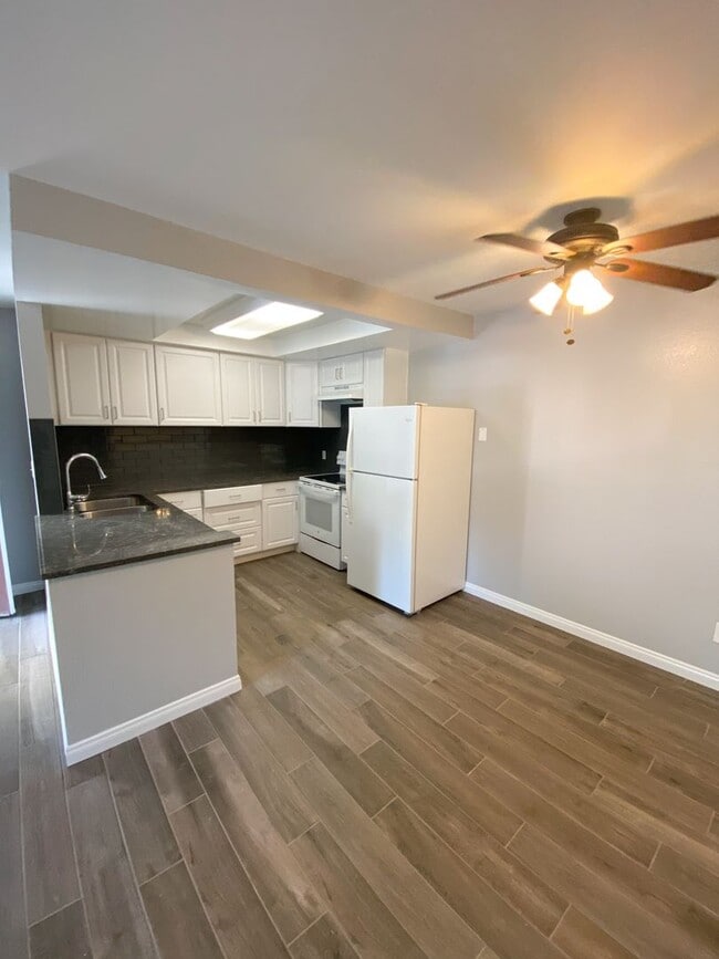 Building Photo - REMODELED 2Bd/1Ba Condo w/ Patio!