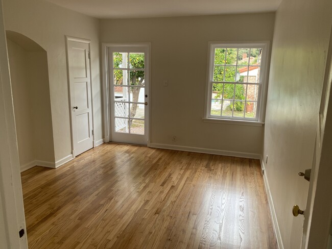 Bedroom 2 - 11147 La Maida St