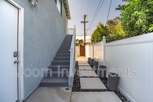 Photo - 1668 Bellford Ave