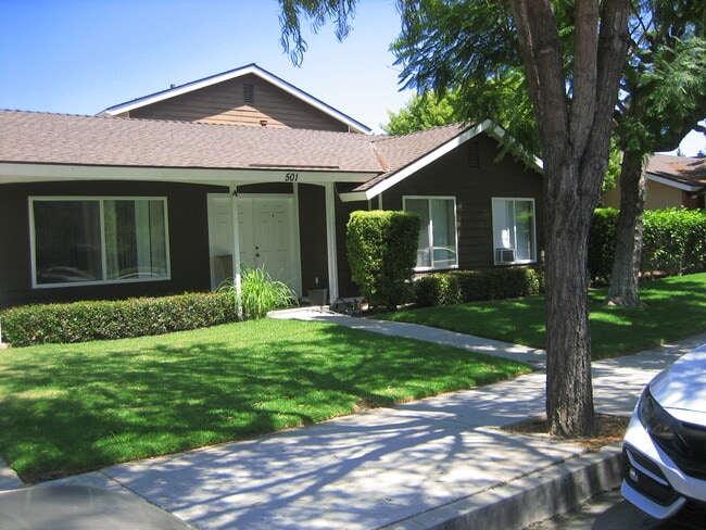 Building Photo - 409 Sunflower Ave Unit B