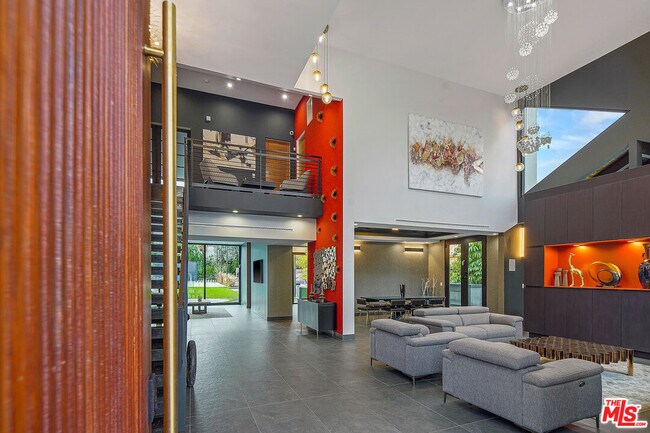 Photo - 5415 Amestoy Ave