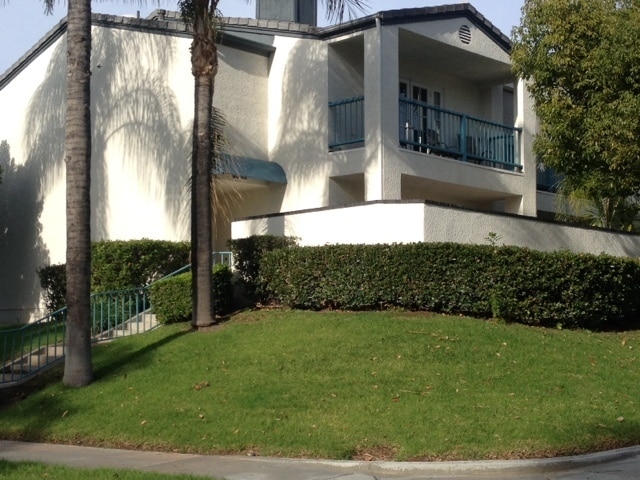 Building Photo - Via Zapata - 3bd/2.5ba Townhouse - Canyon Crest