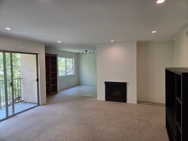 Building Photo - 621 Strand St Unit 4 Rental