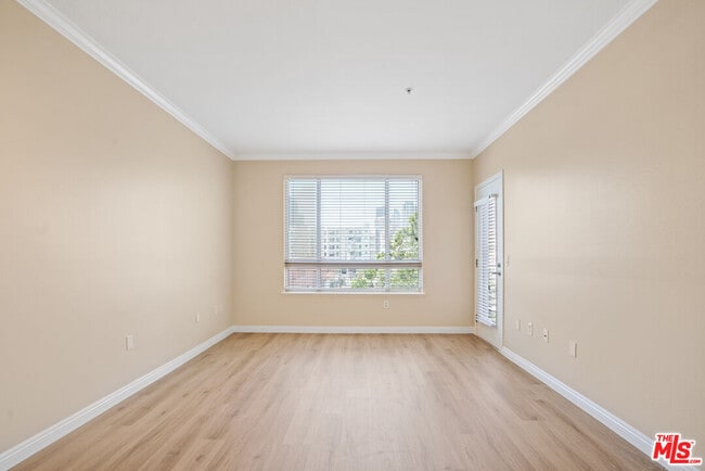 Building Photo - 100 S Alameda St Unit 308