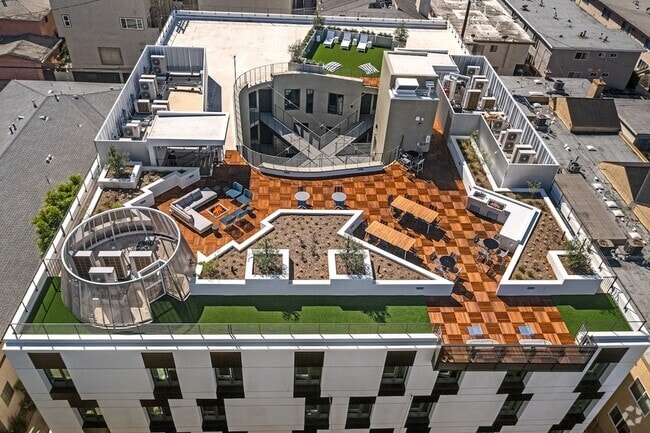 Building Photo - Solaire Venice Rental
