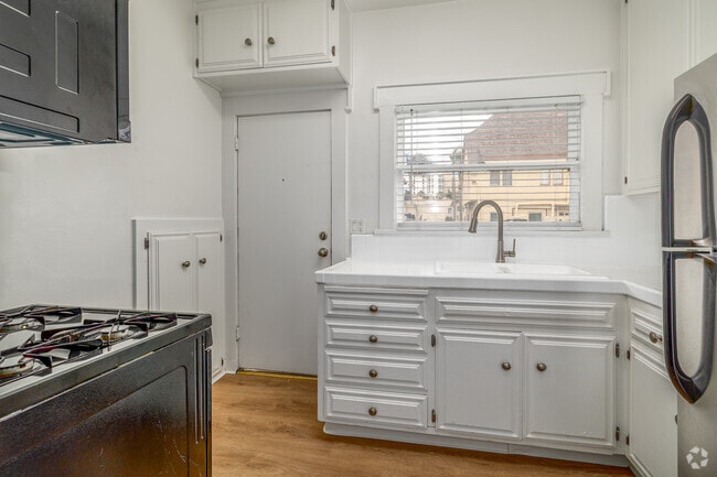 2BR, 1BA - 900SF - Kitchen - Long Beach Terraces