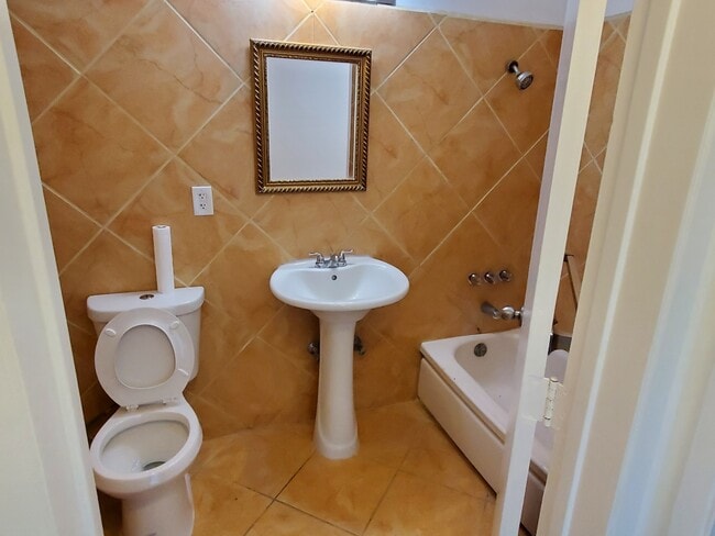 Photo - 1417 S Atlantic Blvd