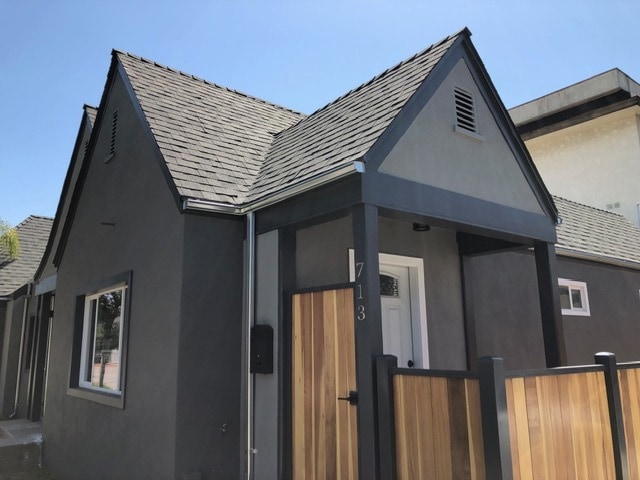 Exterior entrance - 713 S Columbus Ave Unit 713