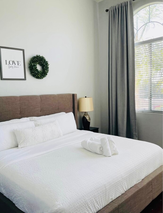 Photo - 408 W Queen St Townhome