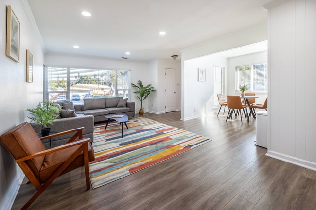 Photo - 3538 Roslyn St