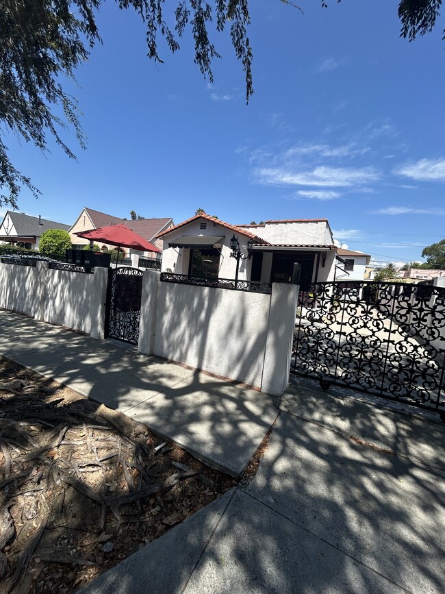 Photo - 3203 Madera Ave