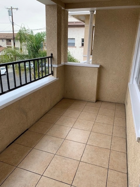 Building Photo - 687 W 11th St Unit 687