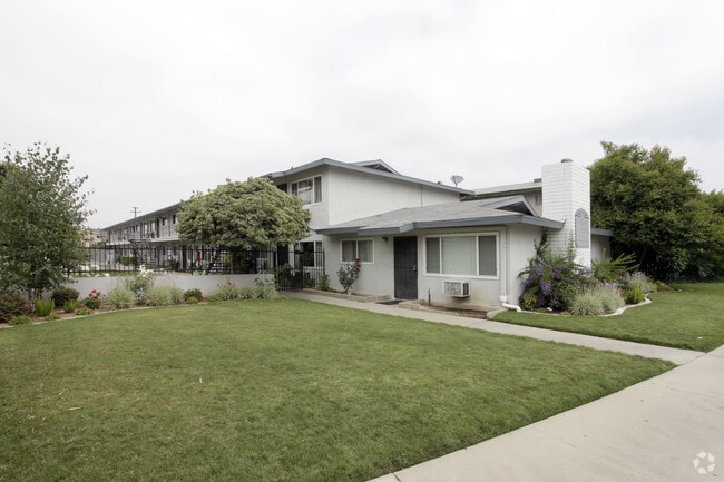 Futuresque Manor - Walnut Grand