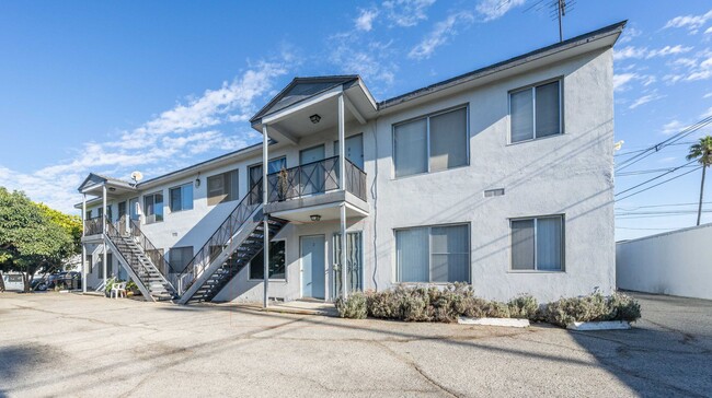 Building Photo - 2320 Virginia Ave Unit 03