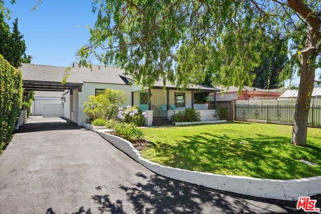 Photo - 4940 Placidia Ave