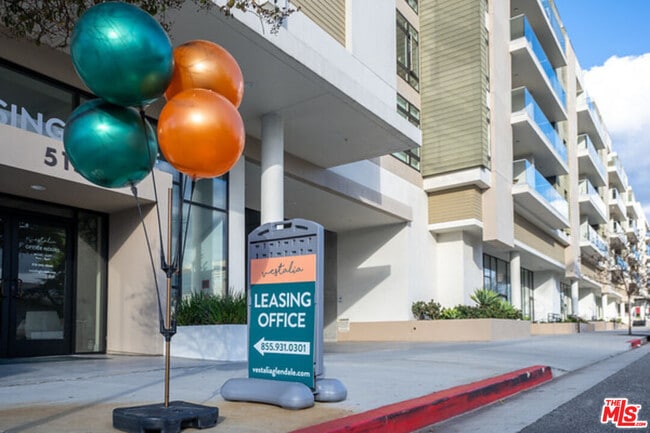 Photo - 515 W Broadway Unit 327