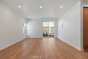 Photo - 21824 Cohasset St