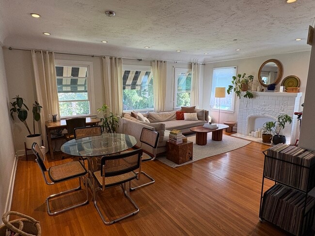 Photo - 1331 S Sycamore Ave Townhome