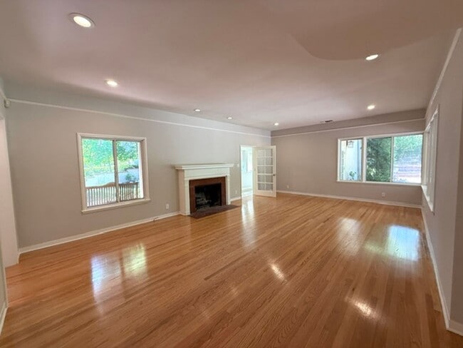 Photo - La Cañada Schools- Family Home - Natural Hardwood, 2 car attached garage, Central A/C, New Appli...
