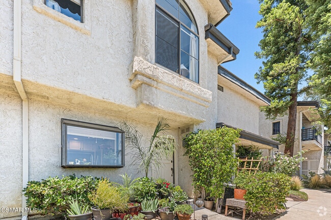 Building Photo - 5720 Skyview Way Rental
