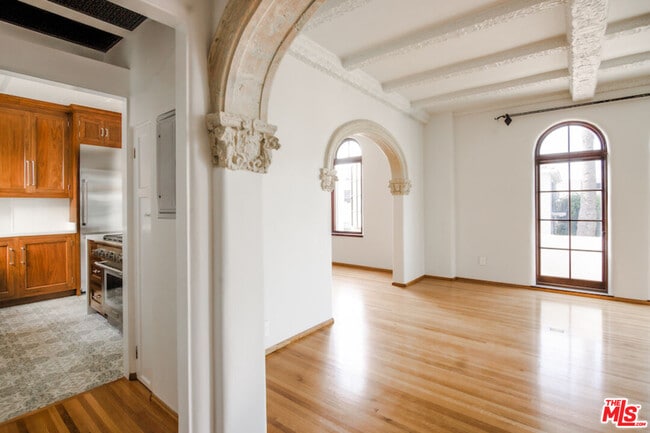 Photo - 1302 N Sweetzer Ave Unit 101