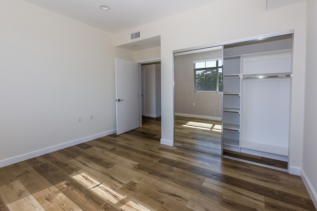 Photo - 11828 Runnymede St