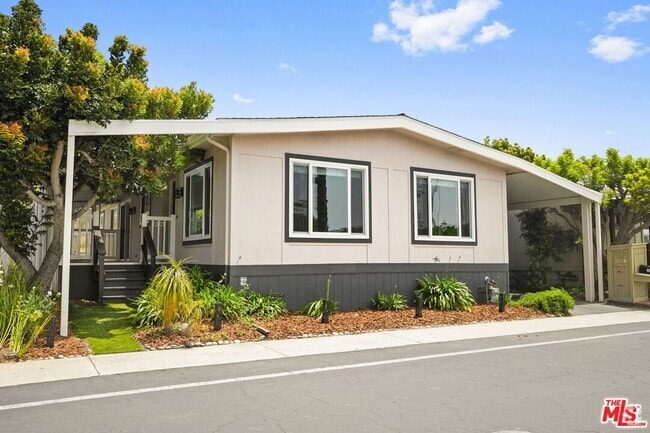 Building Photo - 29500 Heathercliff Rd Rental