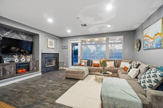 Photo - 1107 Shadowcrest Ln Unit ID1283125P