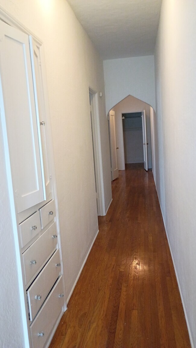 Photo - 317 N Gardner St Unit 317 1/2