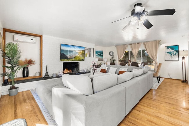 Photo - 4989 Randlett Dr Unit ID1464997P