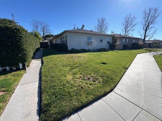 Photo - 1706 N Hollywood Way Apartments Unit C