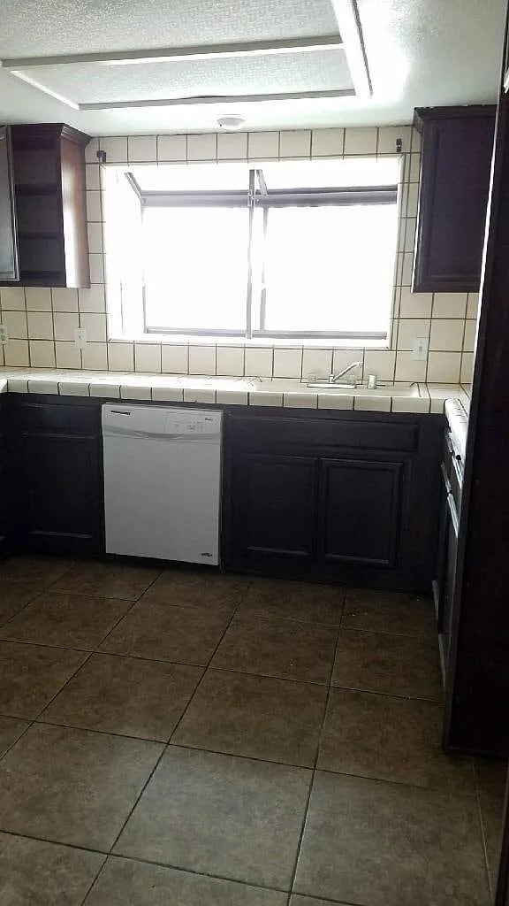 Photo - 17910 Main St