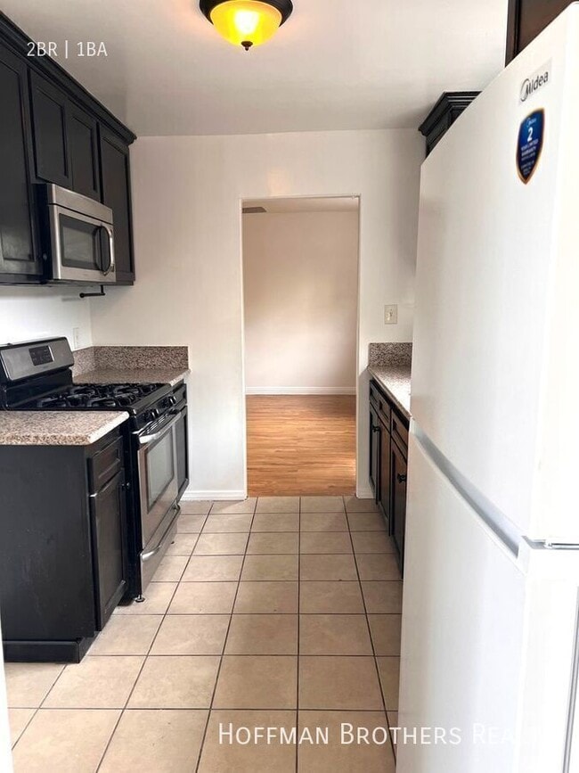 Building Photo - 14843 Sylvan St Unit 14843.5