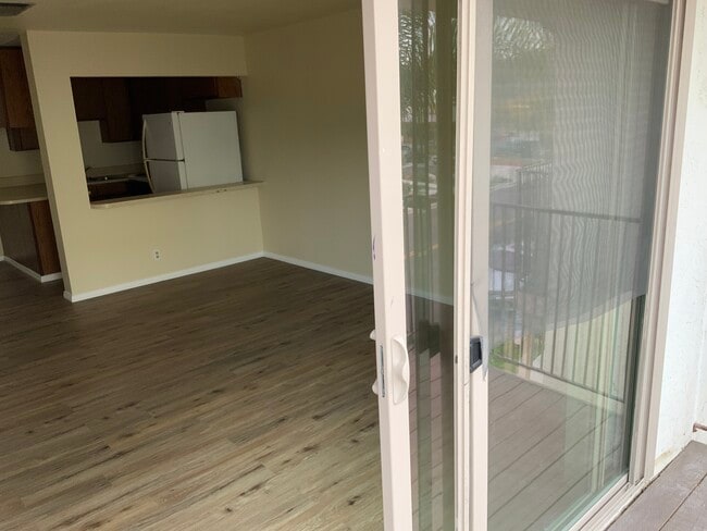 Building Photo - 560 Greenbrier Dr Unit 209