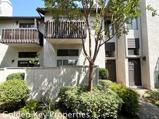 Building Photo - Welcome to this stunning ***unfurnished*** tri-level condo in the desirable Casitas de la Costa c... Unit B