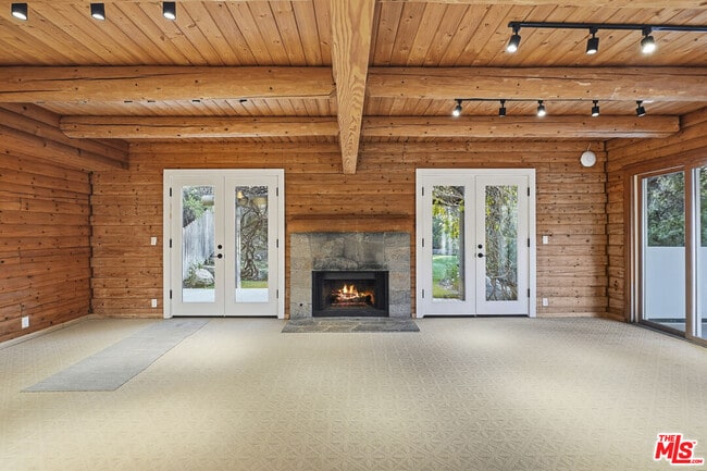 Photo - 373 Loftyhill Dr