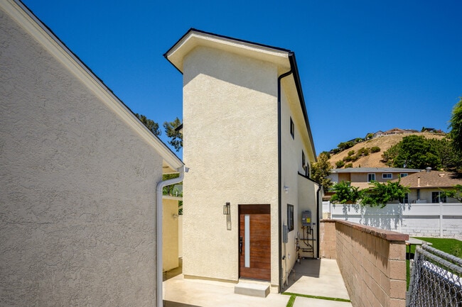 Photo - 8460 Glencrest Dr House