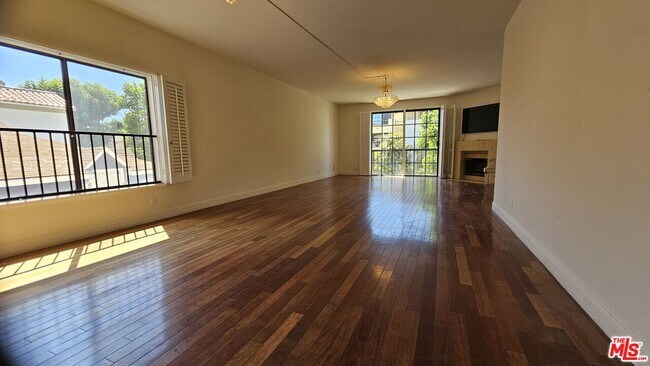 Photo - 10620 Eastborne Ave Unit 202