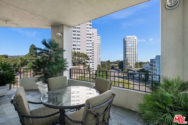 Photo - 10351 Wilshire Blvd Unit 403