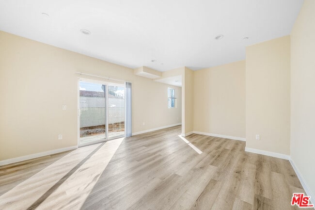 Photo - 1002 E 33rd St