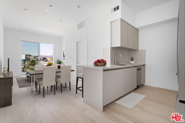 Photo - 1650 Sawtelle Blvd Unit 405