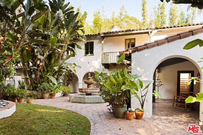 Photo - 1800 Outpost Dr