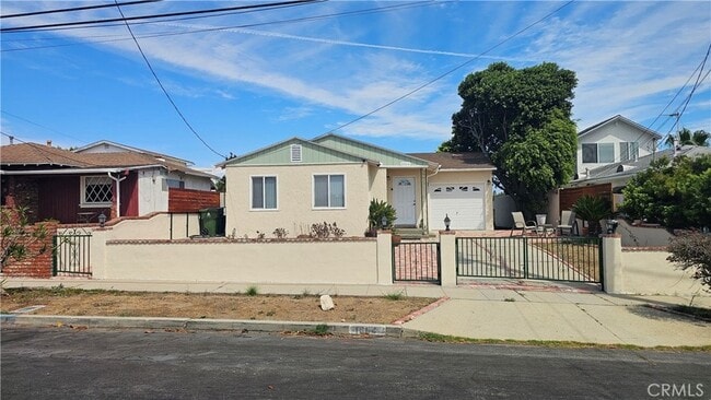 Photo - 1064 W 31st St