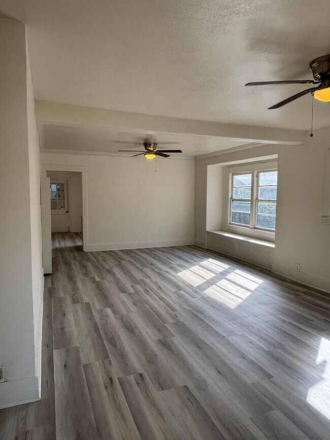 Building Photo - 1710-1712 Obispo Ave Unit 1710 Obispo Ave