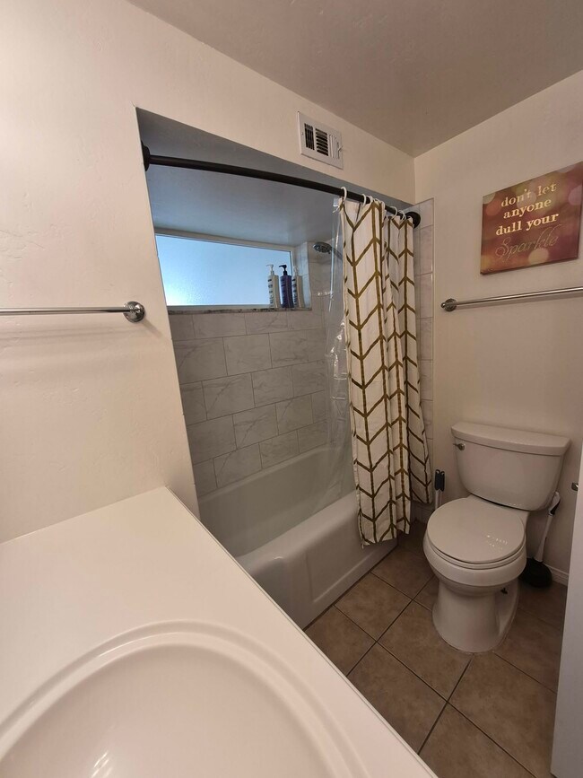Photo - 1628 Helix St Unit 1628 Helix Street